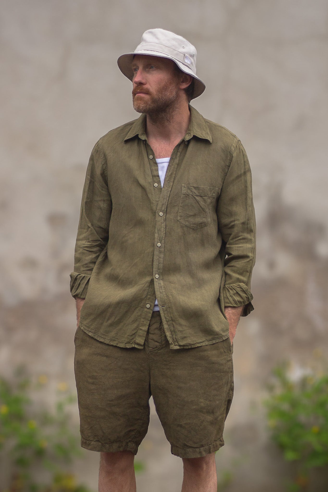 Chemise en lin olive – Teinture végétale artisanale