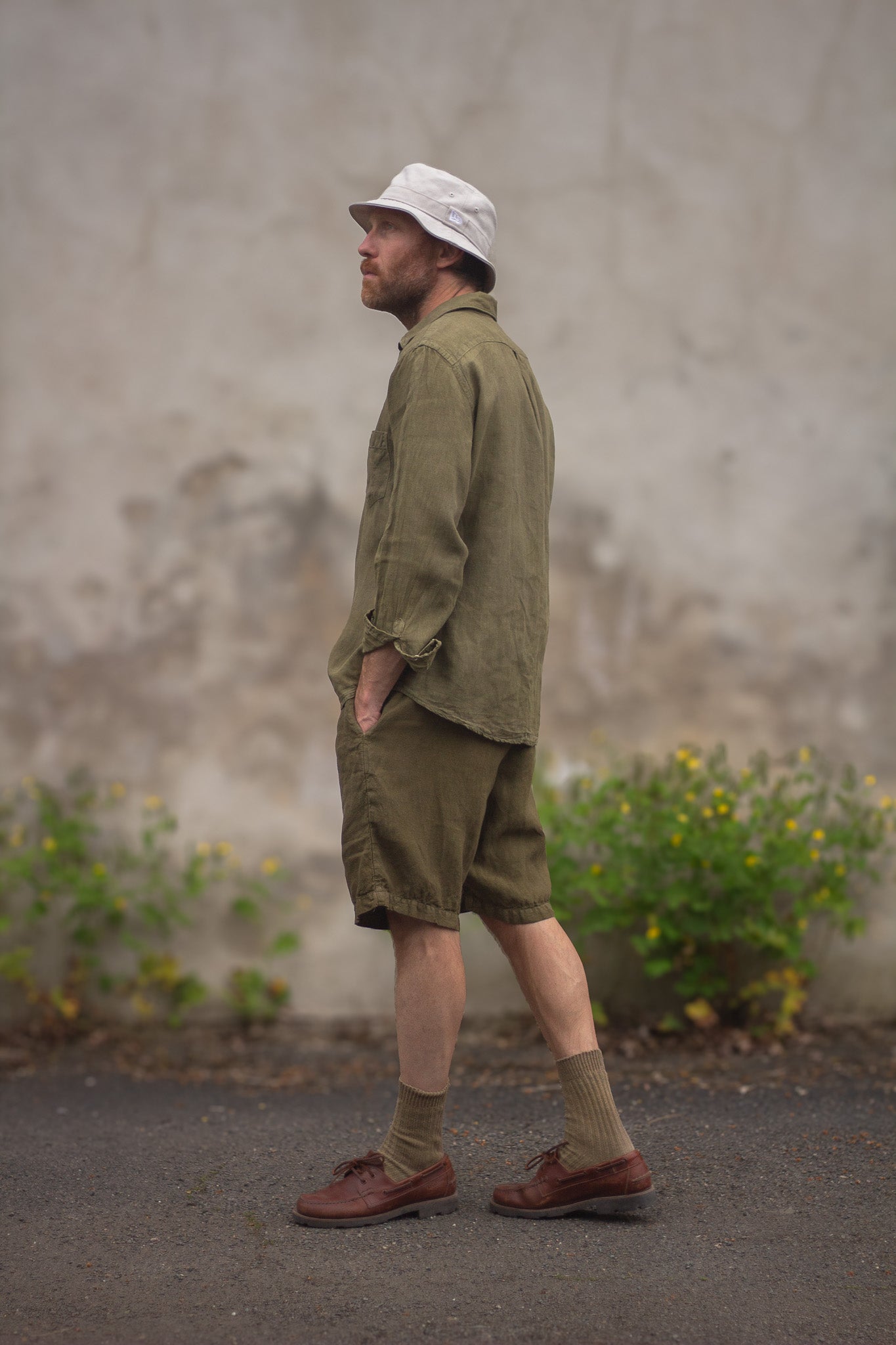 Chemise en lin olive – Teinture végétale artisanale
