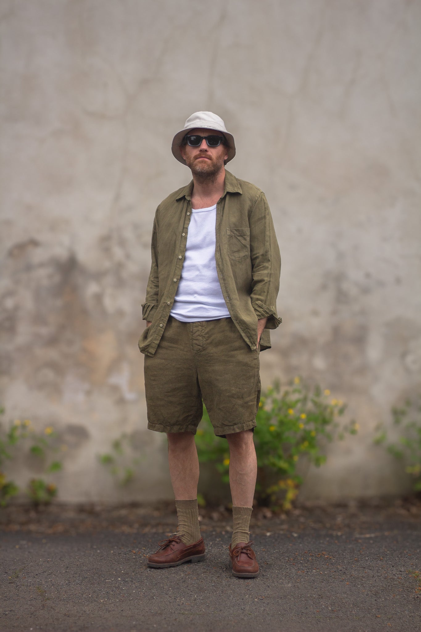 Chemise en lin olive – Teinture végétale artisanale